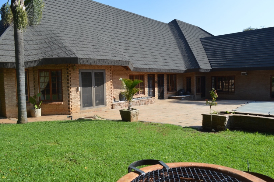5 Bedroom Property for Sale in Wilkoppies North West
